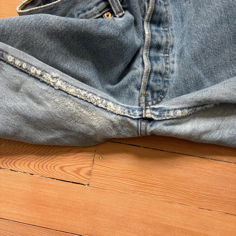 Vintage Levi’s 501 Light Wash Blue Jeans Made in Canada - Picture 10 of 13